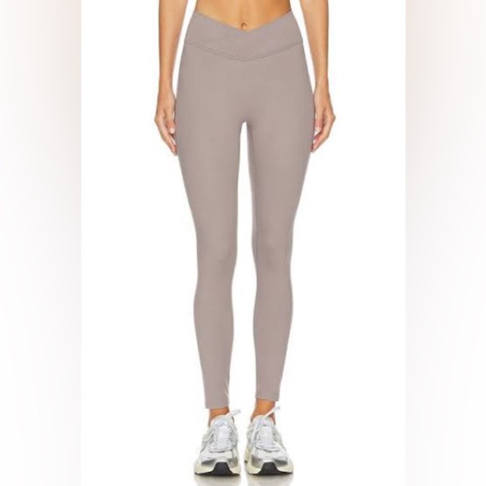 437 // the v legging